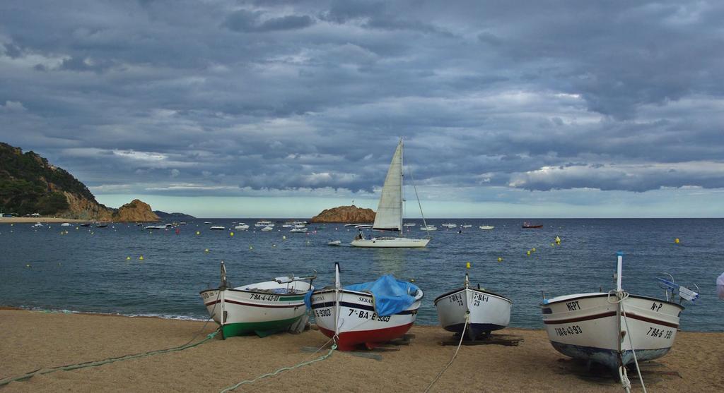 Lets Holidays Tossa De Mar Beach Apartment Esterno foto